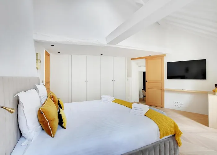 Pick A Flat's In Saint-germain-des-pres - Rue De Seine *
